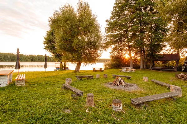 Костёр на берегу